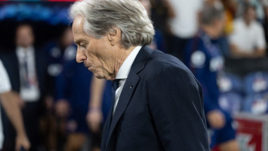 Jorge Jesus diz ter lido carta de CR7, mas evita responder às acusações