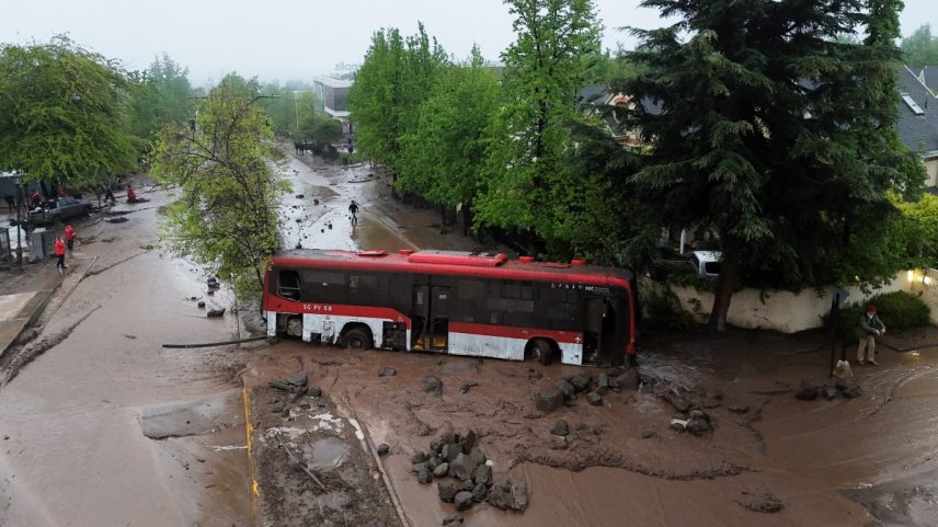 Chile declara "zona de catástrofe" após chuvas e deslizamentos atingirem Santiago