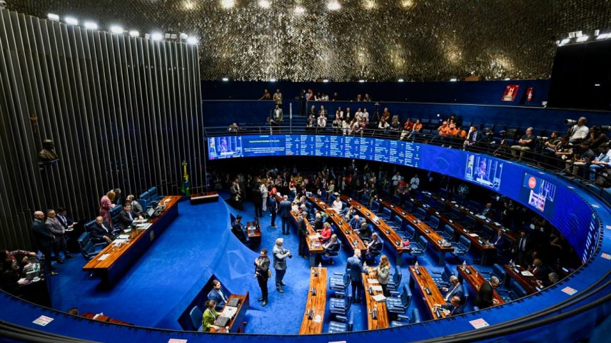 Em votação acelerada, Senado aprova PEC do fim da escala 6x1
