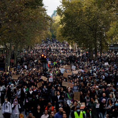 Mais de 1,8 mil são presos após protestos violentos na França