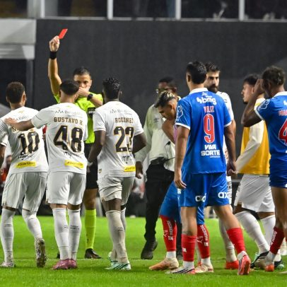 Neymar é suspenso por dois jogos após cobrir a boca contra o Bahia