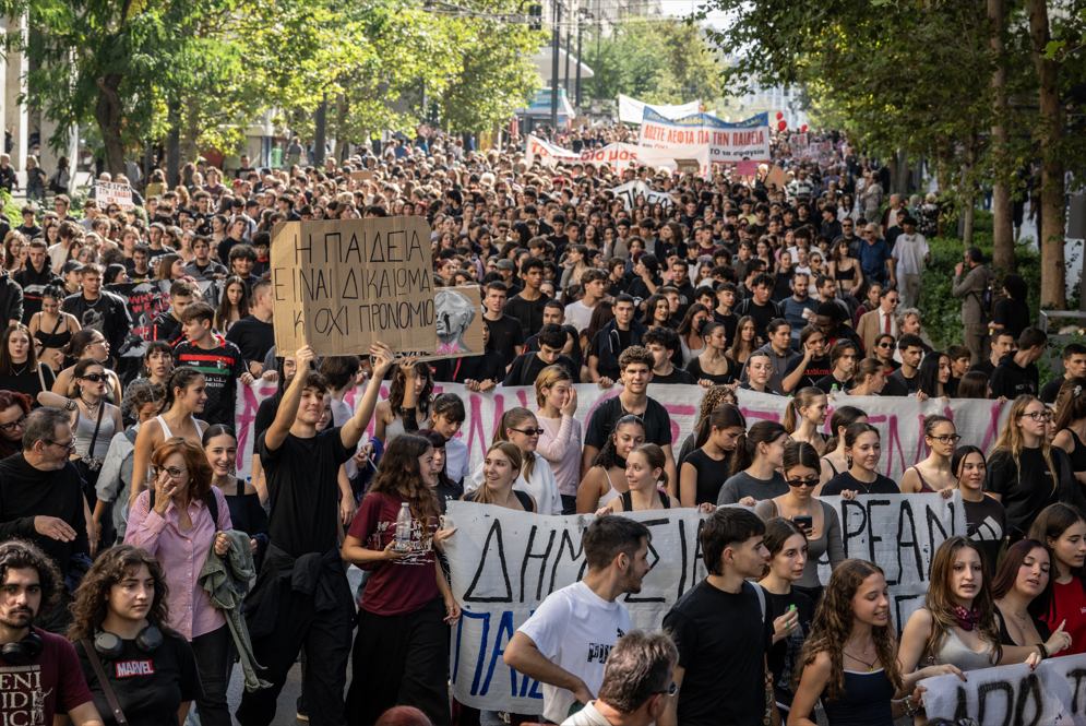 Protestos na Europa chegam à Grécia com manifestações de estudantes