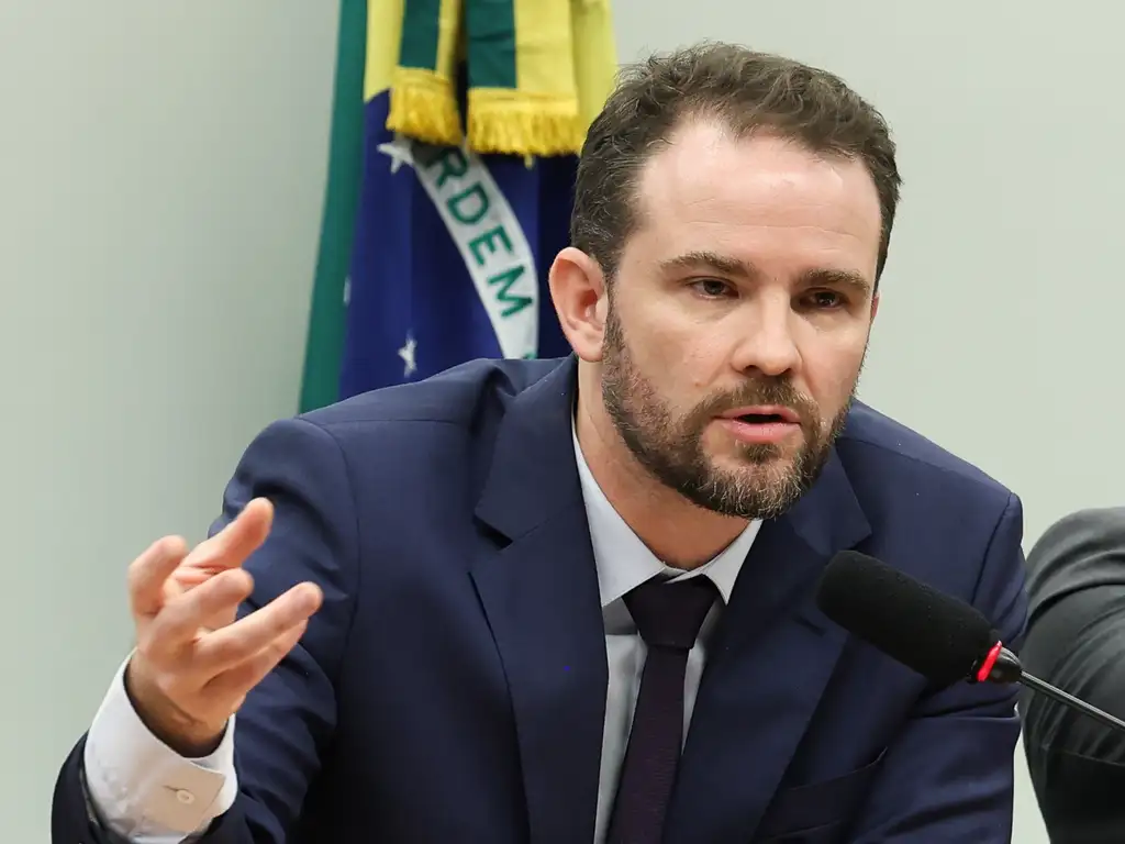 “Empresários têm que ter apoio do governo”, diz Durigan sobre 6x1