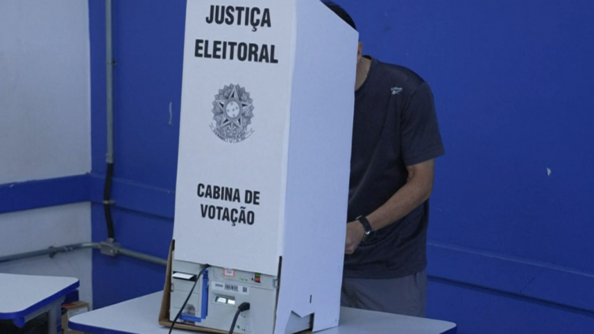 Urnas estão abertas em todo o país; votação vai até as 17h