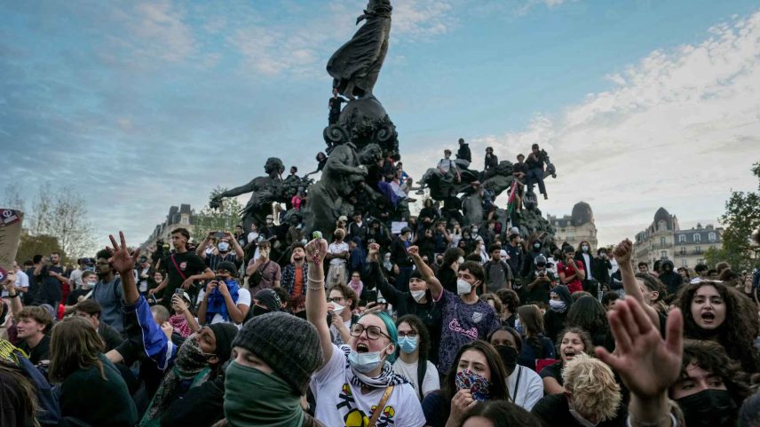 Quase 500 presos na França nesta terça em protestos por mudanças na educação