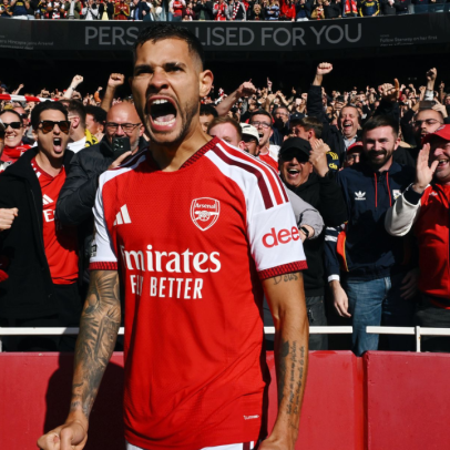 Bruno Guimarães marca golaço, Arsenal vira sobre Leeds e empata na liderança