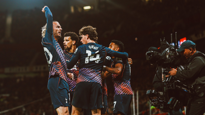 Com um a menos, Tottenham marca no fim e arranca empate com United