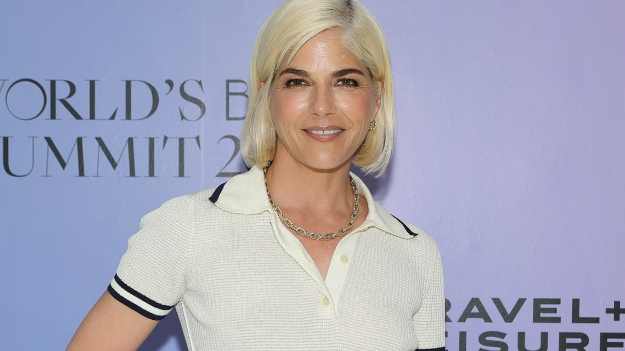 Atriz Selma Blair é presa após confusão em voo que deixou 2 feridos