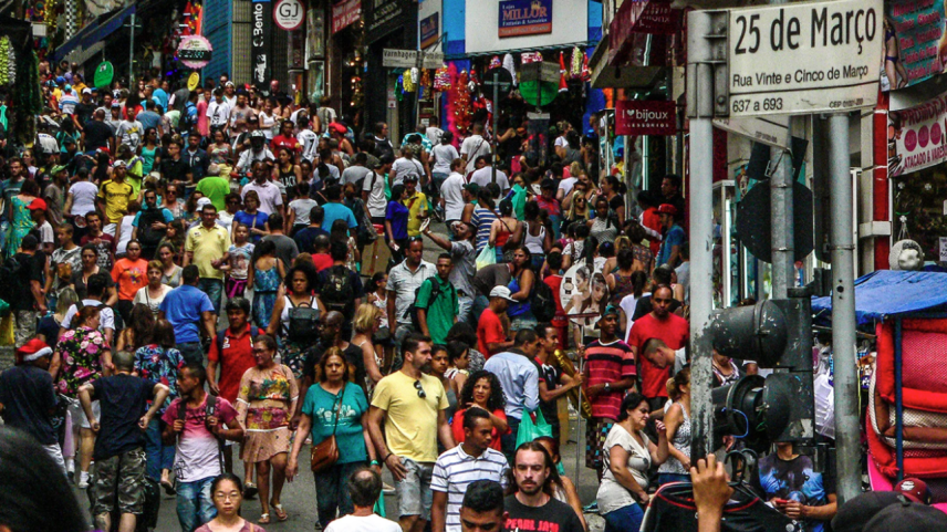 Economia brasileira deve crescer menos em 2026 e 2027, diz FMI