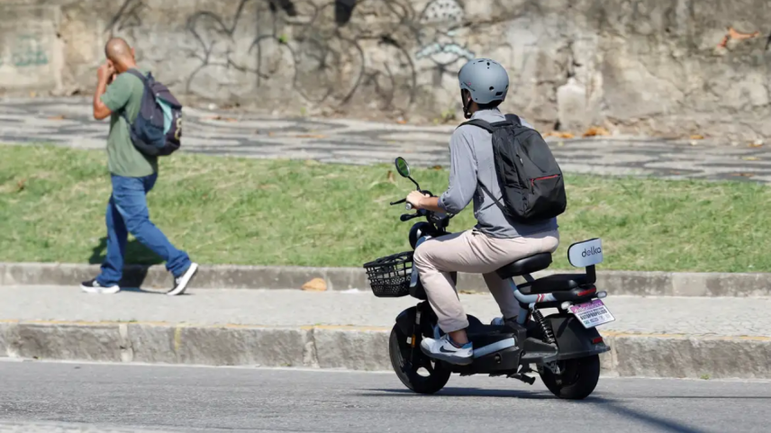 SP começa a fiscalizar patinetes e bicicletas elétricas em ciclovias