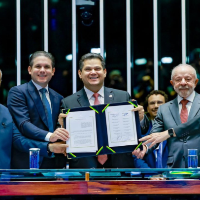 Com a presença de Lula, Congresso promulga fim da escala 6x1