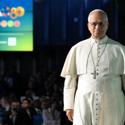 Papa Leão XIV terá alta médica neste sábado após cirurgia no pulmão