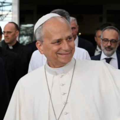 Papa Leão XIV recebe alta médica e deixa hospital após cirurgia no pulmão