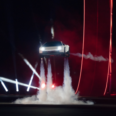 Tesla Roadster une aerodinâmica e propulsão para ampliar desempenho