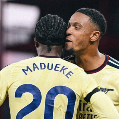Arsenal vence Nottingham Forest e segue na briga pelo topo da Premier