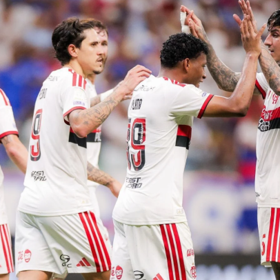 Flamengo vence Bahia por 3 a 0 e mantém liderança do Brasileirão