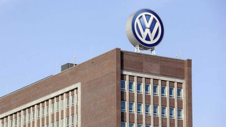Volkswagen planeja congelar salários de 660 mil funcionários até 2030