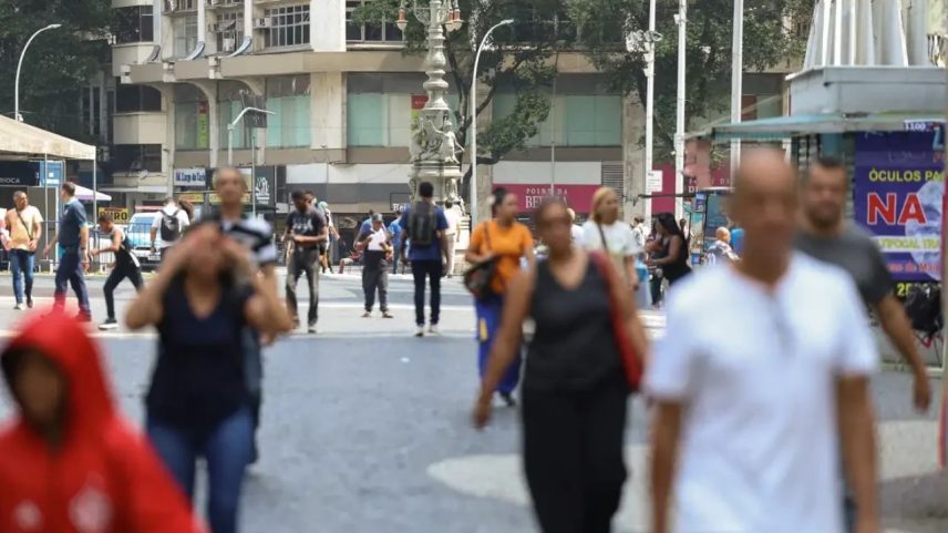 Agência Fitch prevê aperto fiscal no Brasil em 2027