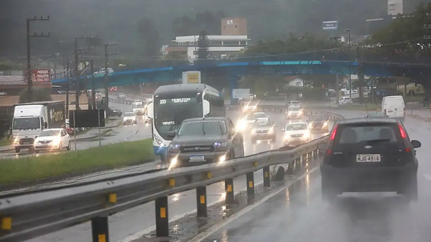 Ciclone traz tempestades e granizo a regiões do Brasil; veja previsão
