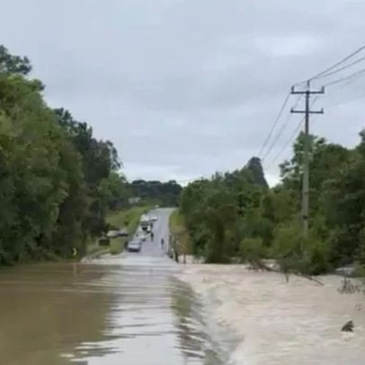 Chuvas bloqueiam três trechos de rodovias no Paraná e barram eleitores