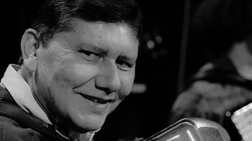 Morre aos 72 anos o sanfoneiro Oswaldinho do Acordeon