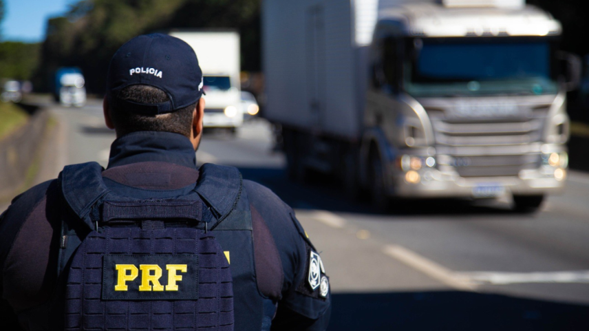 Acidente com van transportando pacientes deixa seis mortos na Paraíba