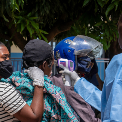 Nigéria transporta para a Suíça única paciente com ebola no país