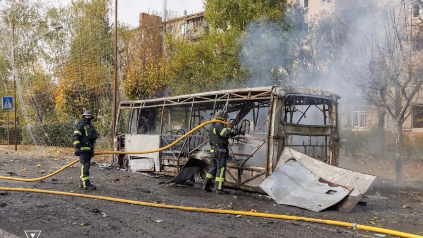Bombardeio russo atinge ônibus e deixa 33 mortos na Ucrânia