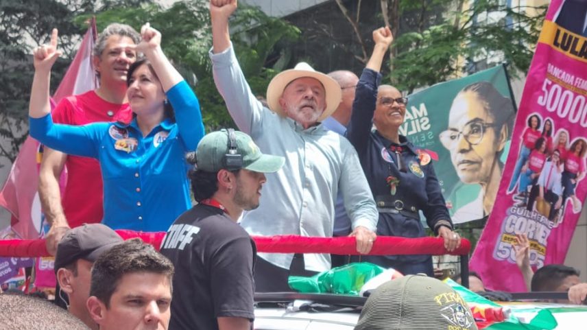 Lula diz que escolha, na eleição, é entre "civilização e barbárie"