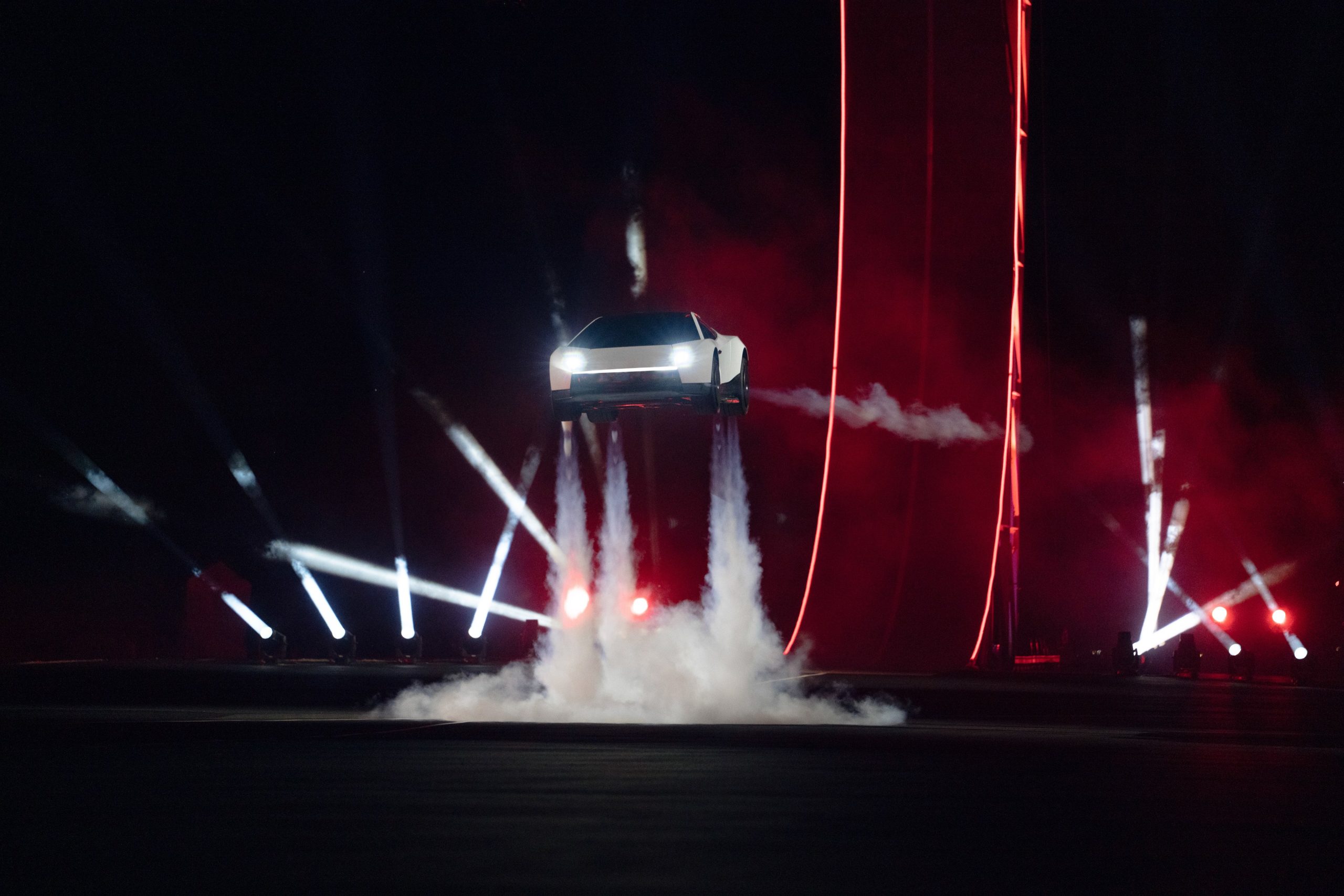Musk apresenta carro “voador” da Tesla com propulsores da SpaceX