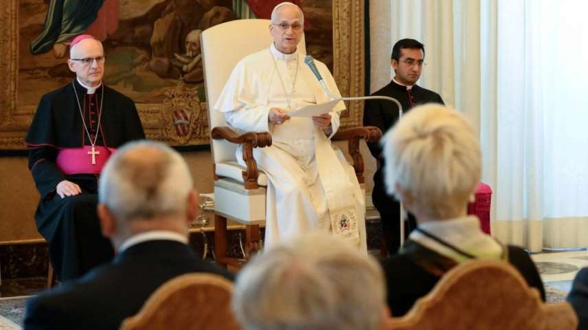 Papa diz que sistemas de IA são "ferramentas, não pessoas"