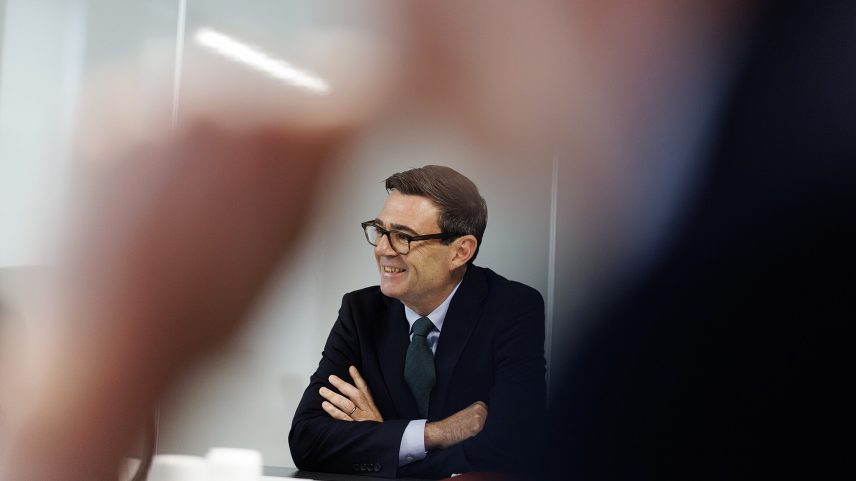 Premiê britânico diz que Rússia interferiu no referendo do Brexit