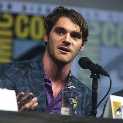 Ator RJ Mitte, de “Breaking Bad”, morre aos 34 anos no Texas, diz site