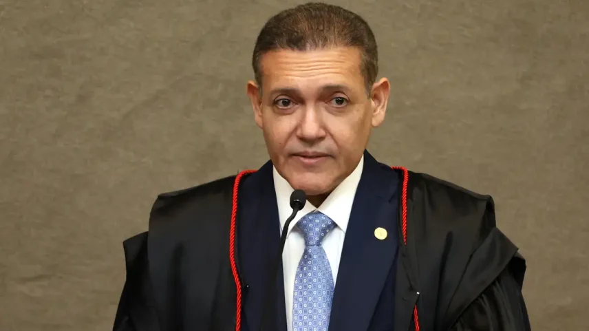 Kassio dá prazo para PGR se manifestar sobre revisão da pena de Bolsonaro