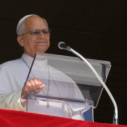 Papa Leão 14 anuncia cirurgia para retirar nódulo do pulmão e se afasta de atividades