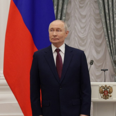 Putin conversa com líderes europeus, e trégua local começa na Ucrânia