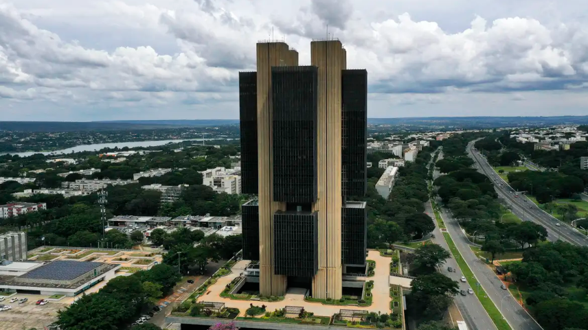 Dívida bruta do Brasil chega a 82,93% do PIB, maior nível desde 2021