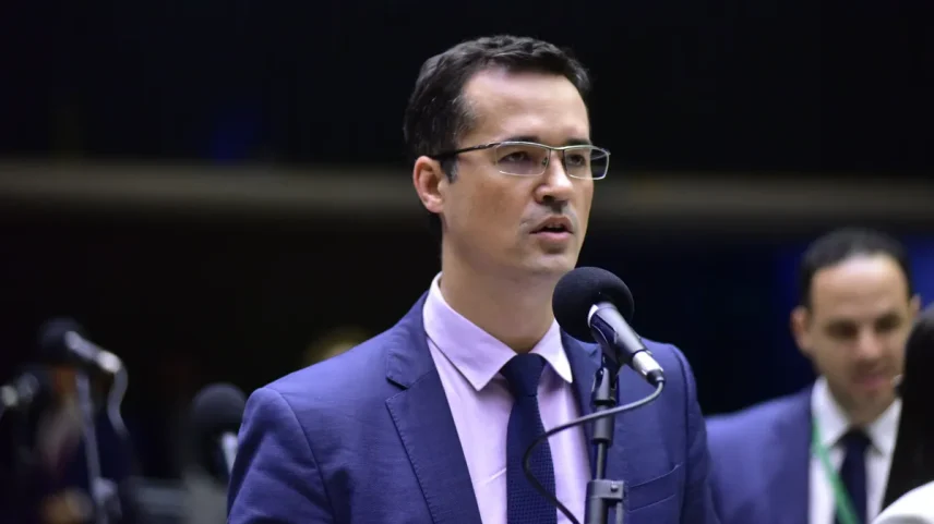 TSE adia julgamento sobre candidatura de Deltan Dallagnol