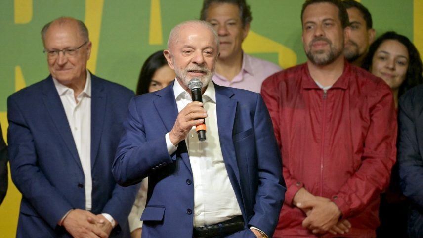 Lula diz que vencerá na "prorrogação" após ficar atrás de Flávio no 1º turno