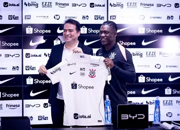 Seedorf chama Corinthians de “leão ferido” e cobra reação imediata