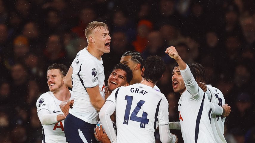 Palmer é expulso, e Tottenham vence no Stamford Bridge após oito anos