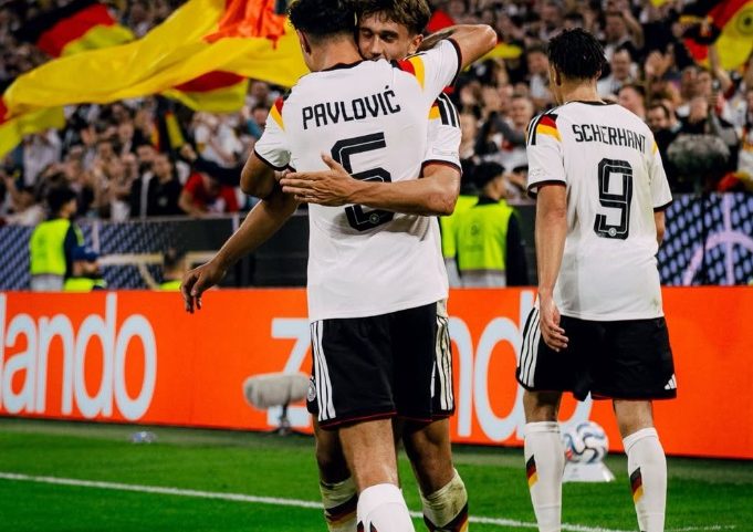 Wirtz marca e dá assistência, e Klopp vence a primeira à frente da Alemanha