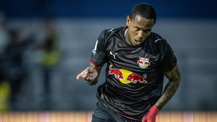Wallace Yan marca duas vezes e Bragantino vence a Chapecoense