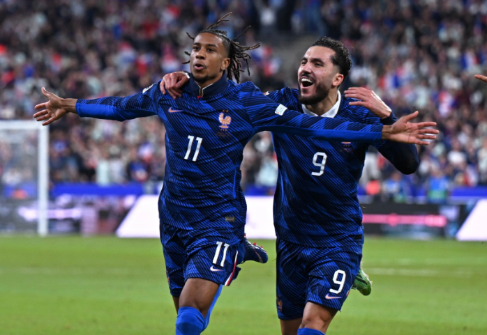Com dez e sem Mbappé, França segura o 1 a 1 e mantém a liderança do Grupo A1