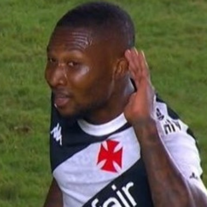Loide Augusto volta a ser relacionado pelo Vasco após 14 meses fora