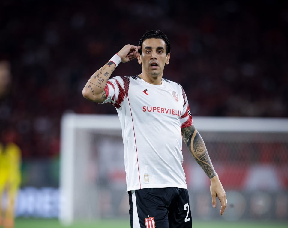 Muslera pega três pênaltis e Estudiantes elimina o Flamengo no Maracanã