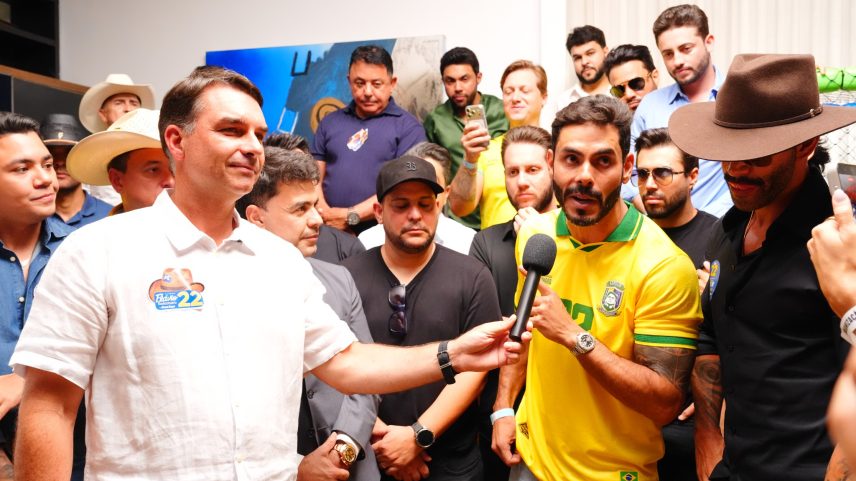 Sertanejos declaram apoio a Flávio Bolsonaro em evento em Goiânia