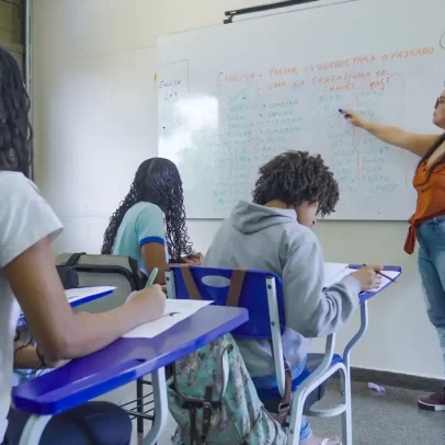 Dia dos Professores: quase metade dos docentes estaduais são temporários