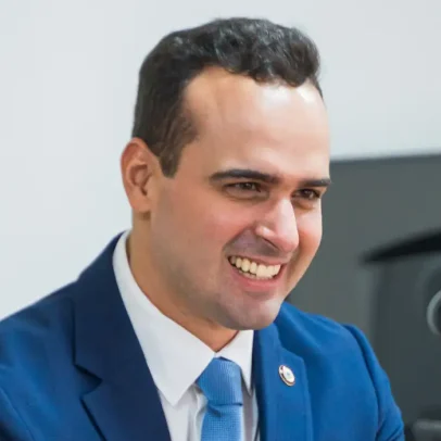 Lucas Ribeiro é reeleito governador da Paraíba no 1º turno