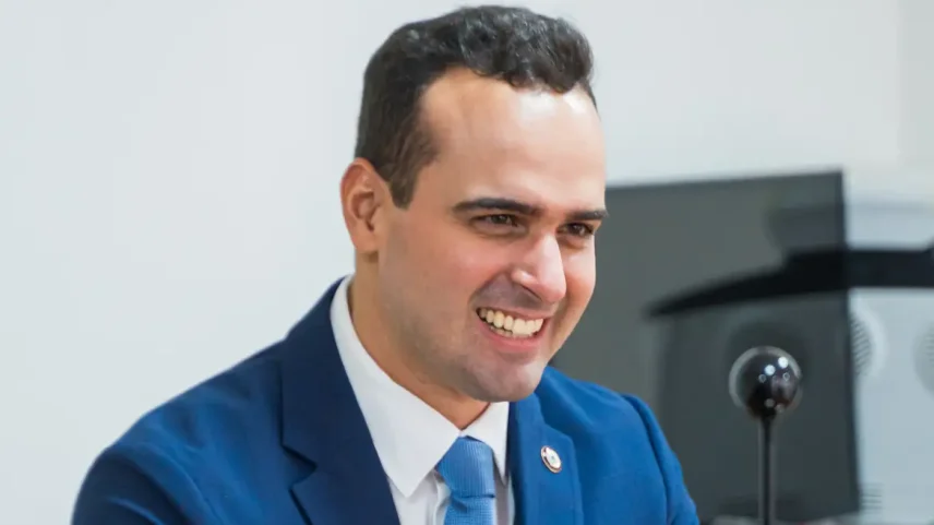 Lucas Ribeiro é reeleito governador da Paraíba no 1º turno